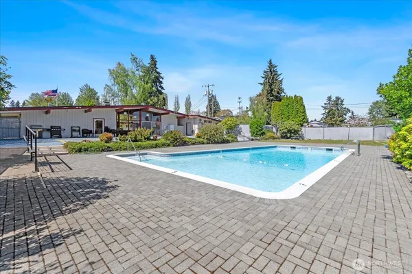 $129,900 | 14322 Admiralty Way, Unit 31, Lynnwood, WA 98087