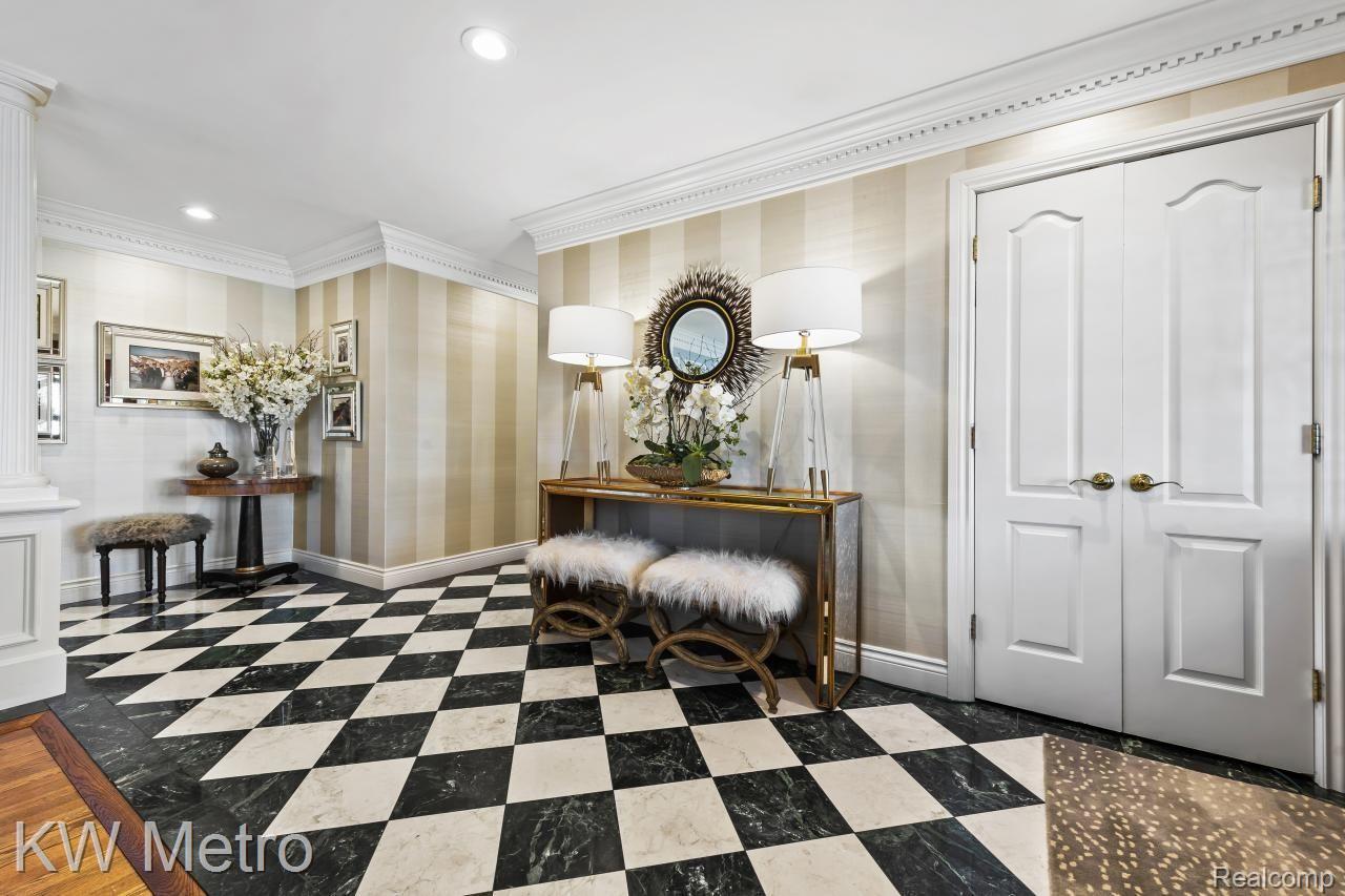 871 North Renaud Road Grosse Pointe, MI 48236 - Photo 6 of 64 Foyer