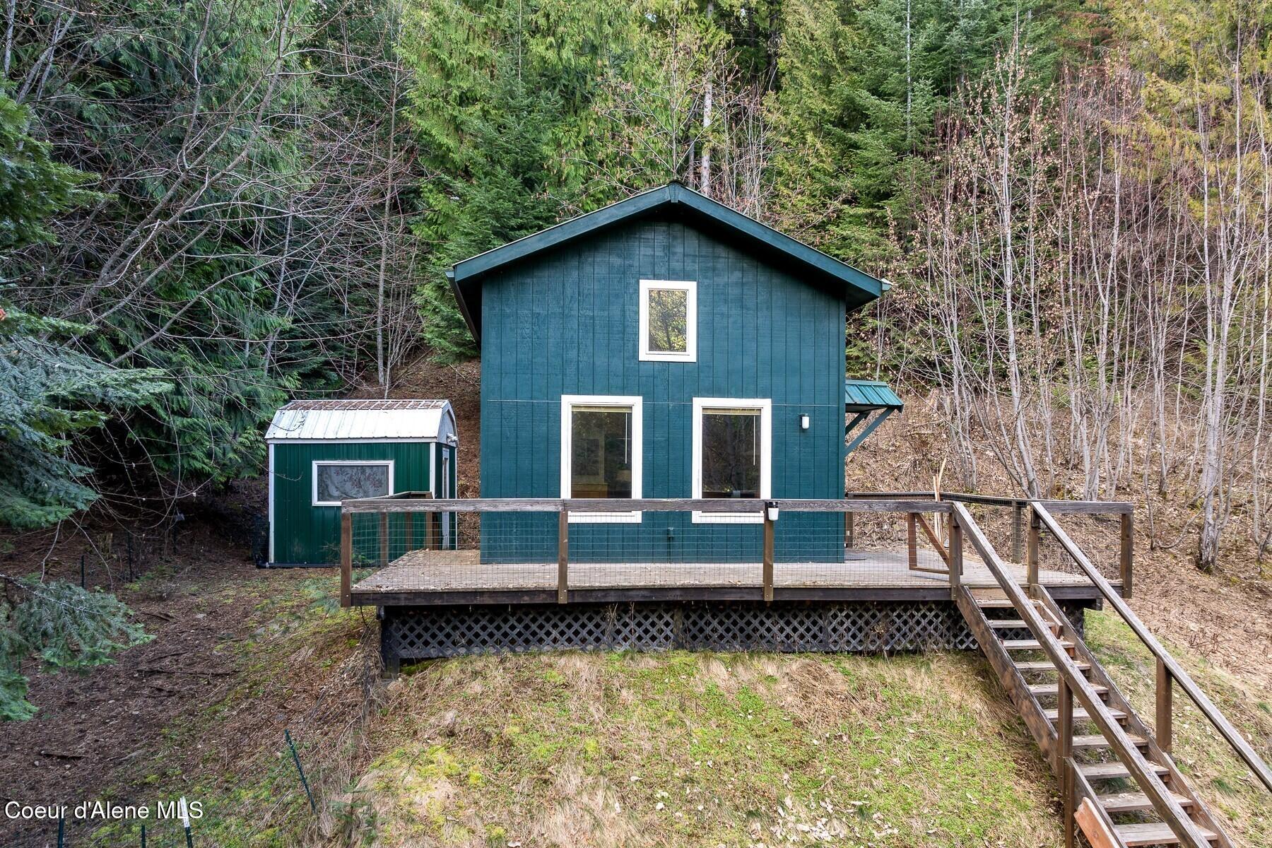 Cabin Exterior & Deck