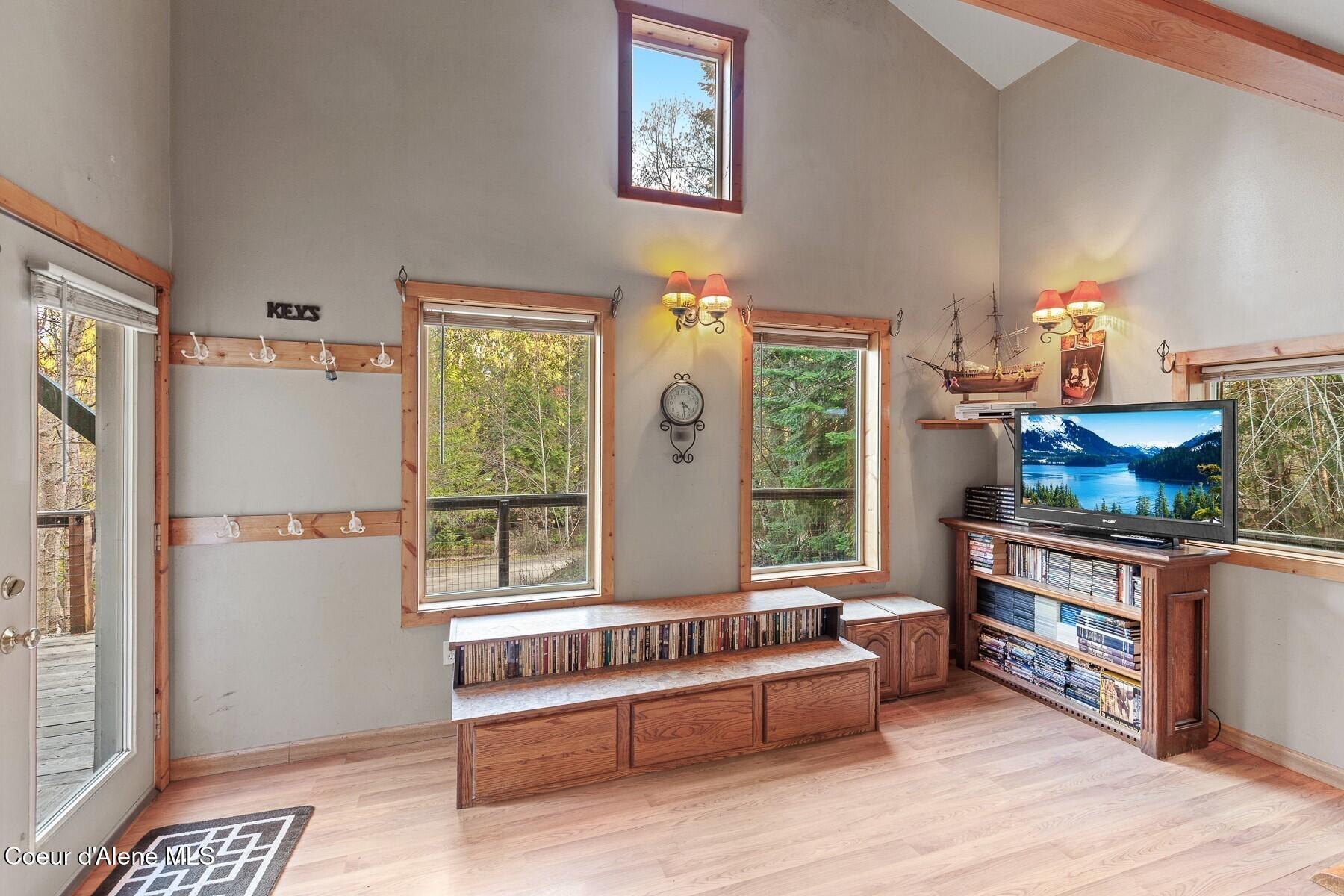 6284 Talache Road Sagle, ID 83860 - Photo 3 of 17 Vaulted Living Room Windows