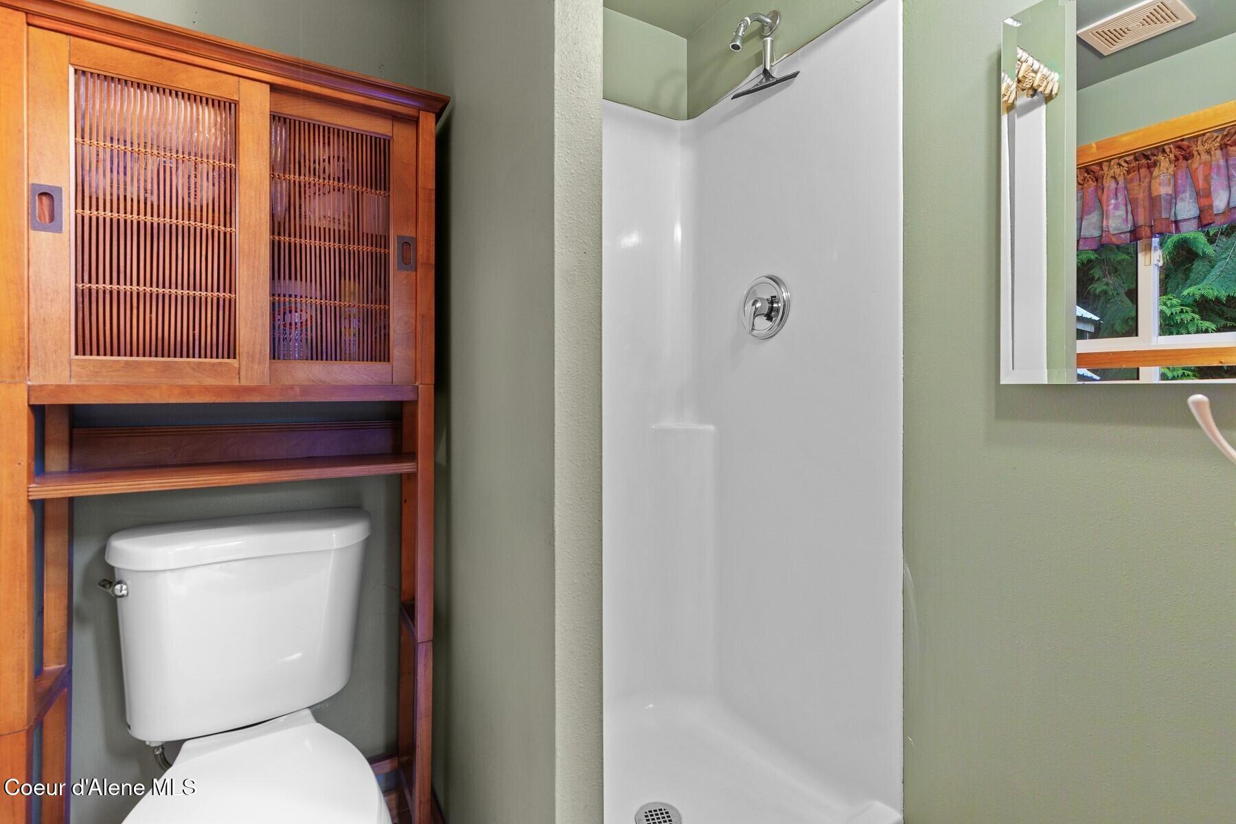 6284 Talache Road Sagle, ID 83860 - Photo 9 of 17 Full Bathroom with Shower