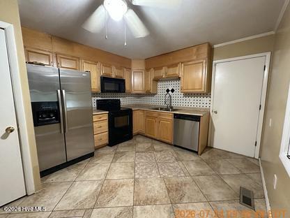 319 Cardinal Road Jacksonville, NC 28546 - Photo 4 of 15 Gallery Image 4