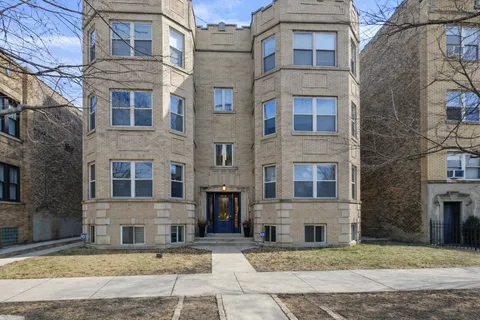 $449,900 | 4250 North Mozart Street, Unit 2N, Chicago, IL 60618
