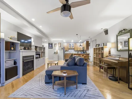 $449,900 | 4250 North Mozart Street, Unit 2N, Chicago, IL 60618