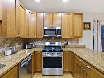 $449,900 | 4250 North Mozart Street, Unit 2N, Chicago, IL 60618