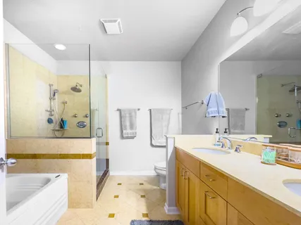 $449,900 | 4250 North Mozart Street, Unit 2N, Chicago, IL 60618