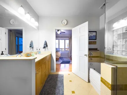 $449,900 | 4250 North Mozart Street, Unit 2N, Chicago, IL 60618