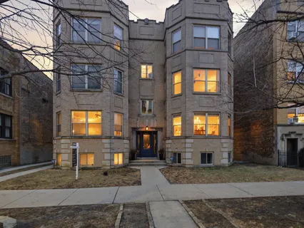 $449,900 | 4250 North Mozart Street, Unit 2N, Chicago, IL 60618