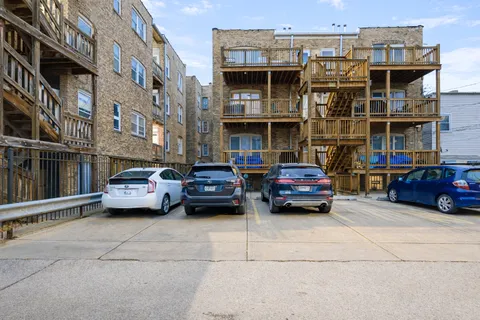 $449,900 | 4250 North Mozart Street, Unit 2N, Chicago, IL 60618