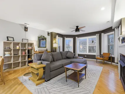 $449,900 | 4250 North Mozart Street, Unit 2N, Chicago, IL 60618