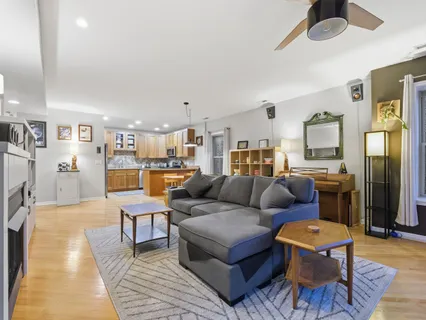 $449,900 | 4250 North Mozart Street, Unit 2N, Chicago, IL 60618