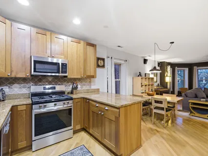 $449,900 | 4250 North Mozart Street, Unit 2N, Chicago, IL 60618