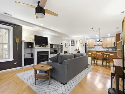 $449,900 | 4250 North Mozart Street, Unit 2N, Chicago, IL 60618