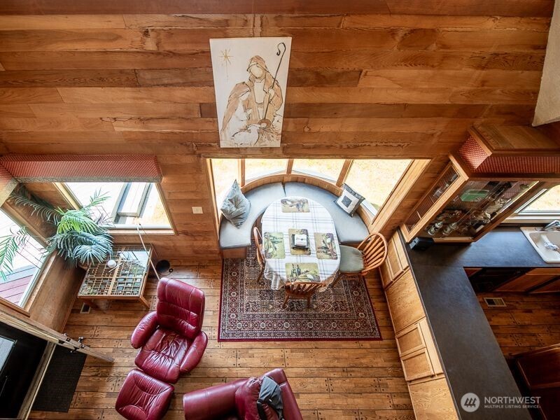 633 Highway 101 Chinook, WA 98614 - Photo 14 of 39 a view of a living room with furniture