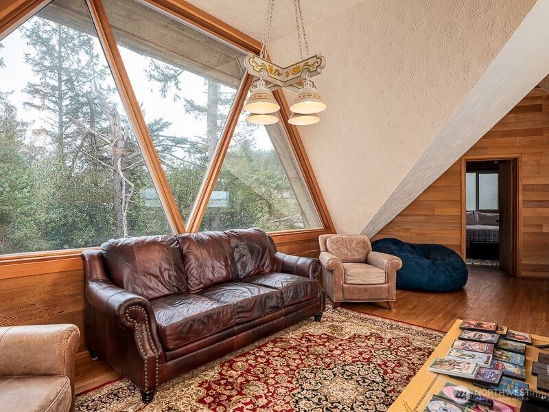 633 Highway 101 Chinook, WA 98614 - Photo 17 of 39 a living room with furniture and a window