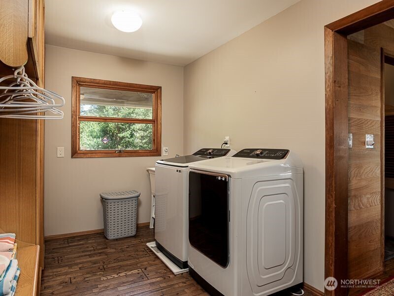 633 Highway 101 Chinook, WA 98614 - Photo 25 of 39 a utility room with dryer and washer