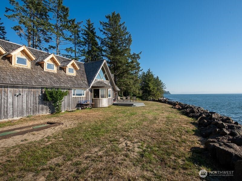 633 Highway 101 Chinook, WA 98614 - Photo 34 of 39 a front view of a house with a yard