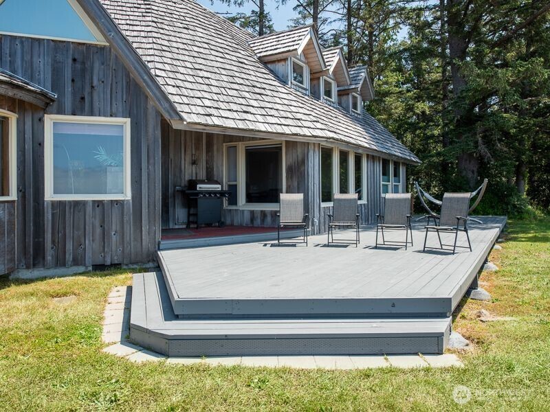 633 Highway 101 Chinook, WA 98614 - Photo 6 of 39 a view of a house with backyard porch and sitting area