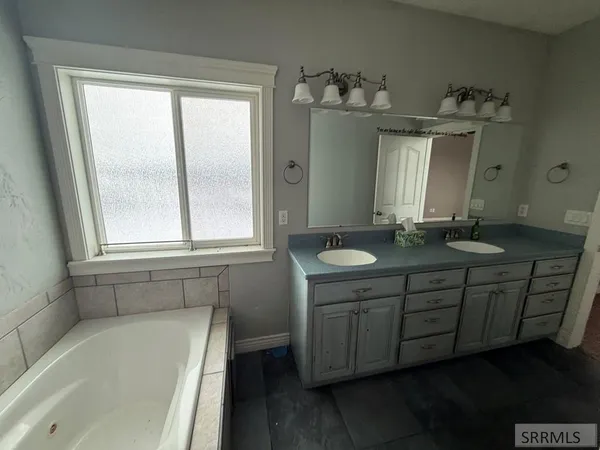 $675,000 | 354 East Lower Rock Creek Road, Inkom, ID 83245