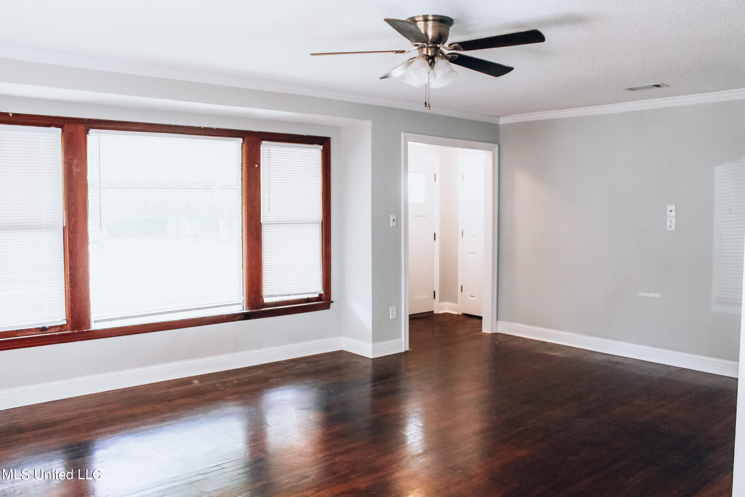 5106 Myrtle Street Moss Point, MS 39563 - Photo 4 of 25 DBD0995A-F559-4DED-B282-D501336A8431