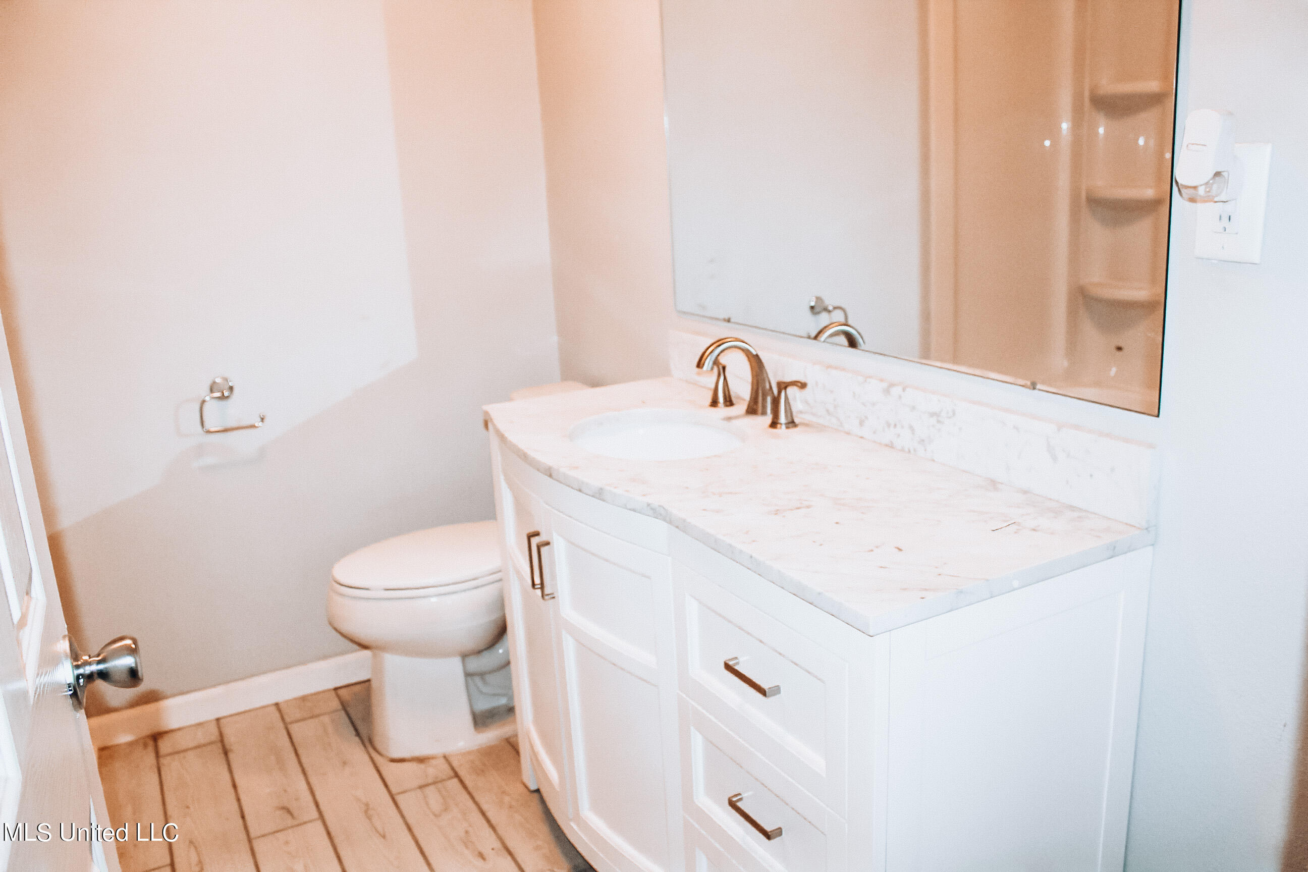 5106 Myrtle Street Moss Point, MS 39563 - Photo 8 of 25 54A7B11A-8FBB-4F1E-9E10-011E0E1B35EE