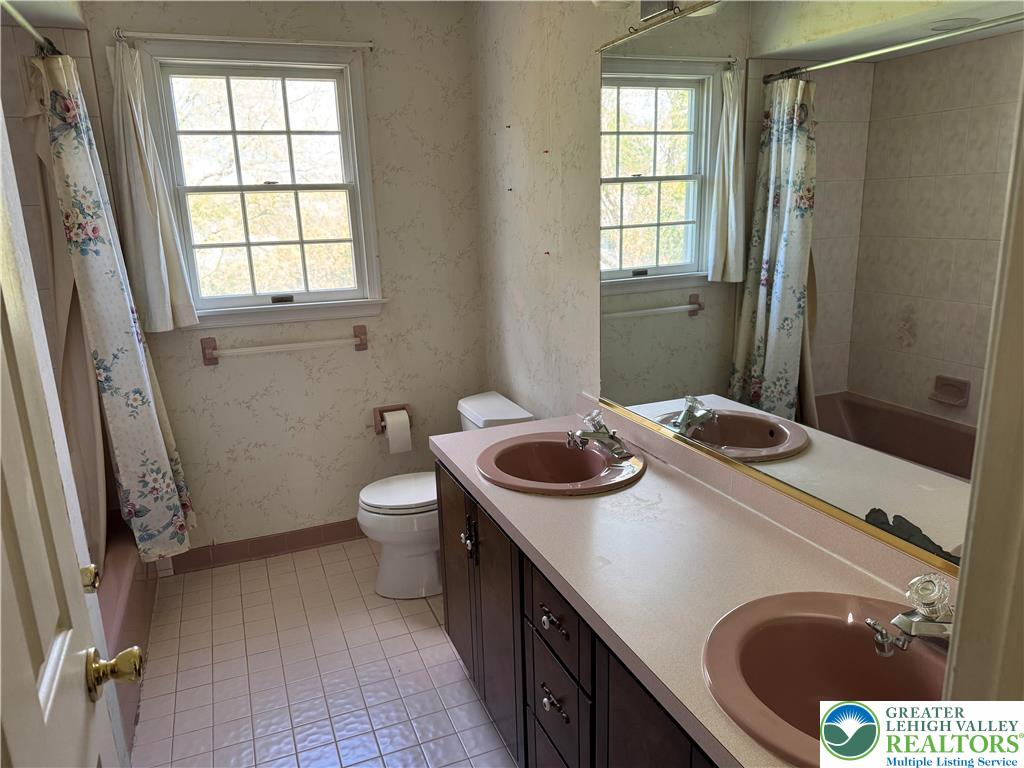 1929 Earls Court Allentown, PA 18103 - Photo 11 of 20