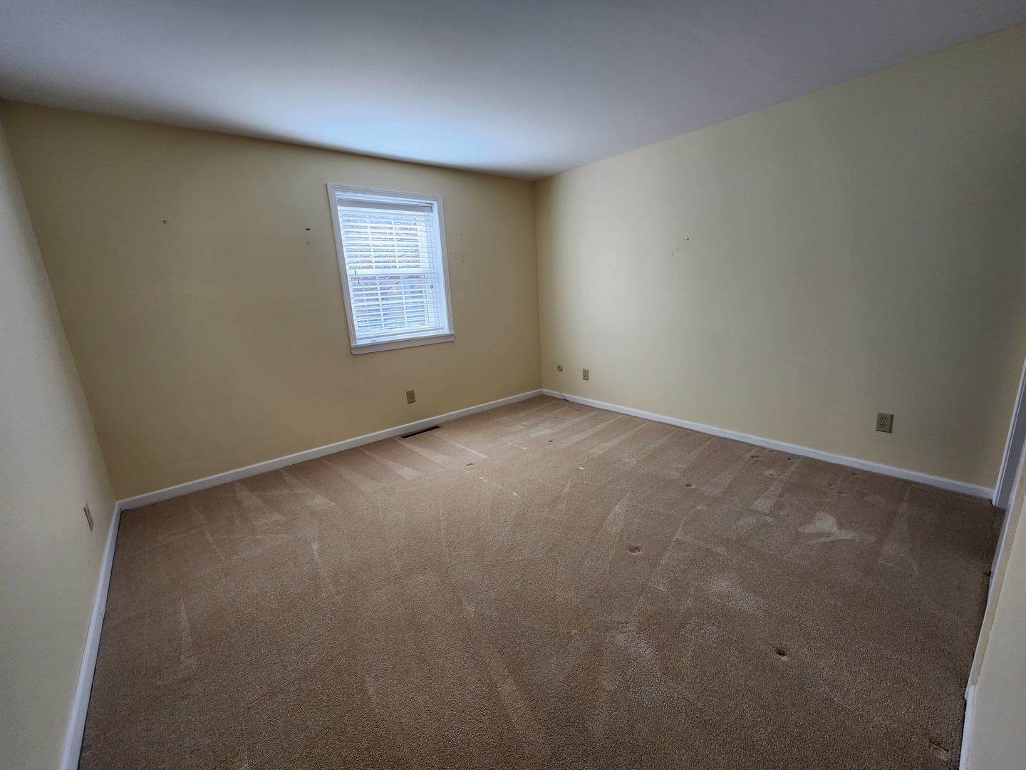 1050 5 South Nelson Avenue, Unit 4 Kankakee, IL 60901 - Photo 17 of 29 an empty room with a window