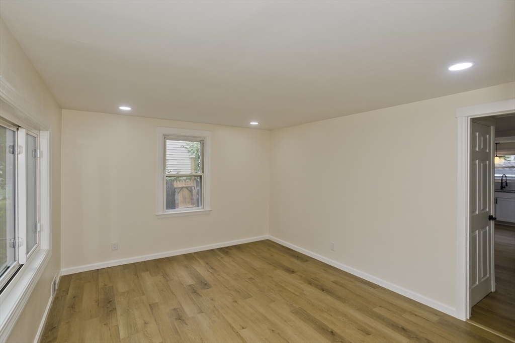 102 San Miguel Street Springfield, MA 01104 - Photo 5 of 37