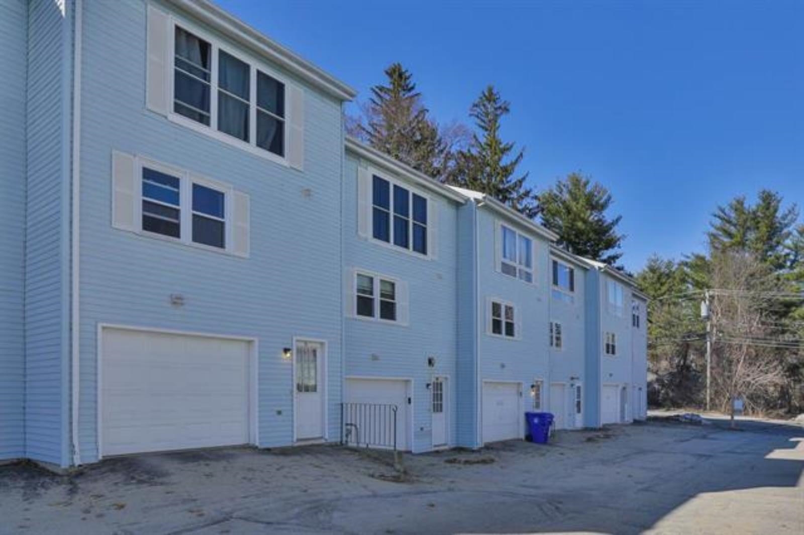 186 Dunbarton Road, Unit 26 Manchester, NH 03102 - Photo 1 of 17
