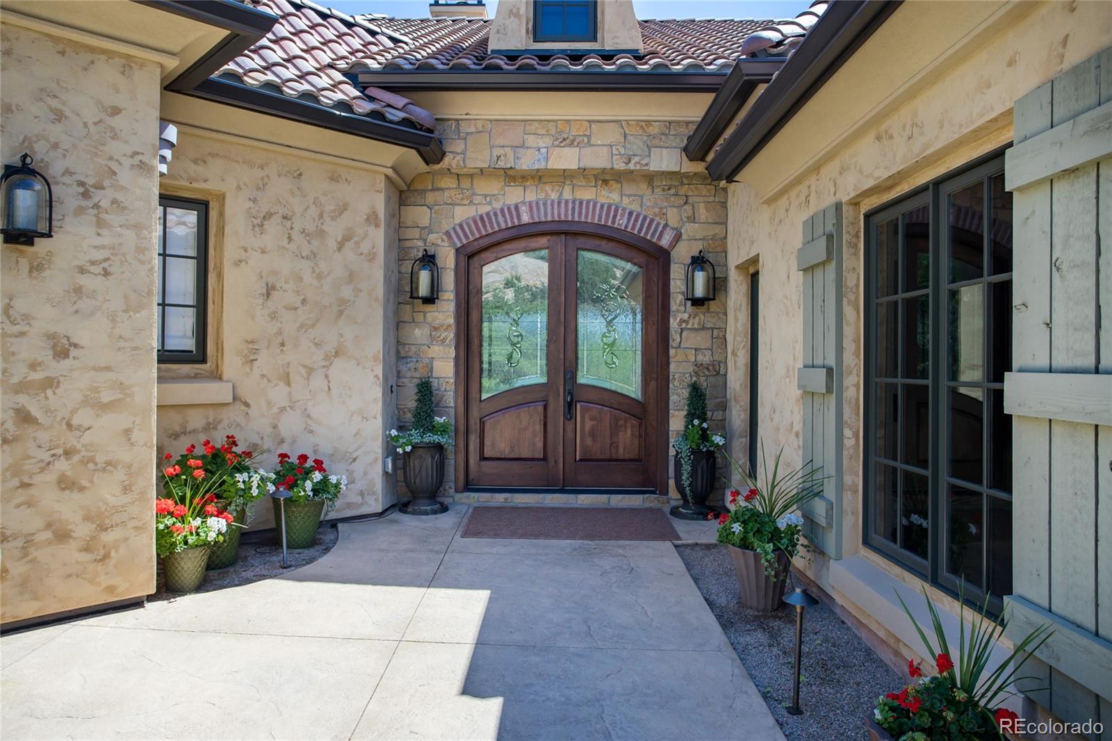 7230 Raphael Lane Littleton, CO 80125 - Photo 2 of 40 Gallery Image 2