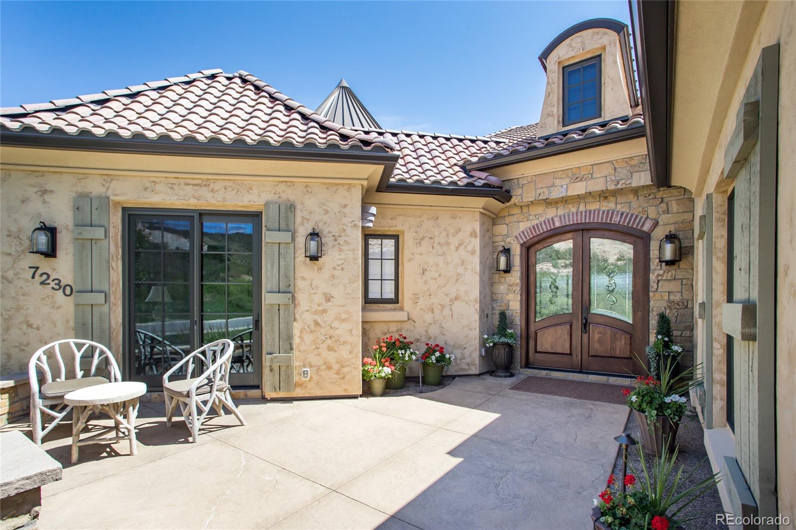 7230 Raphael Lane Littleton, CO 80125 - Photo 3 of 40 Gallery Image 3