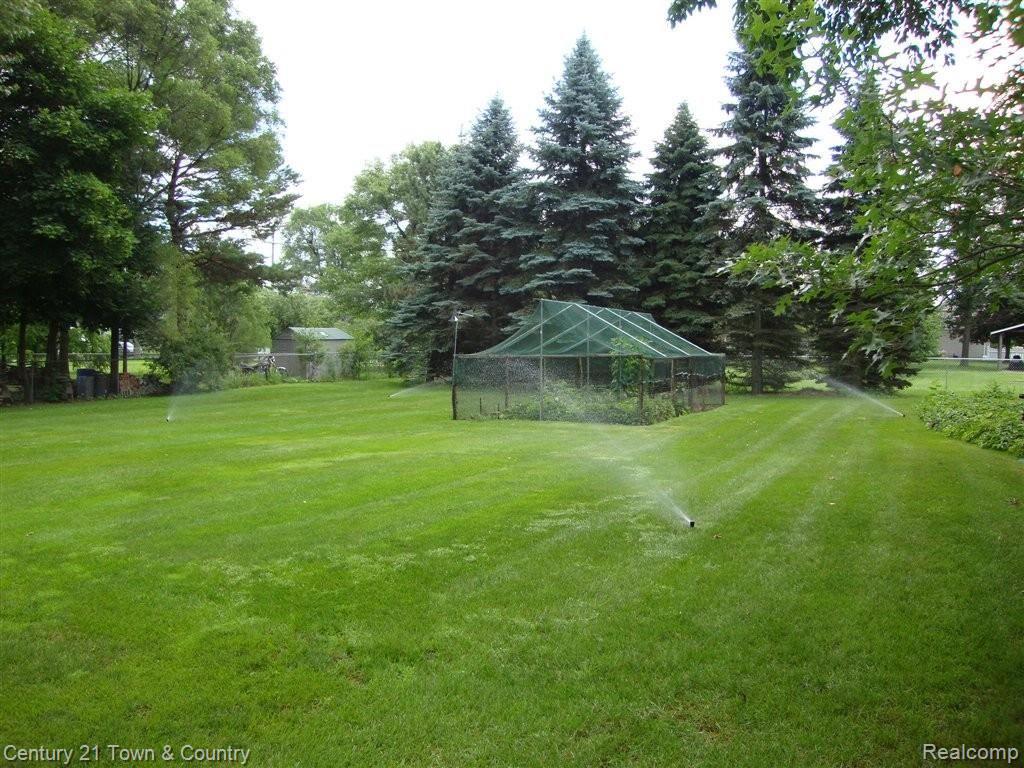 1918 Willowood Drive Rochester, MI 48307 - Photo 38 of 46 GARDEN