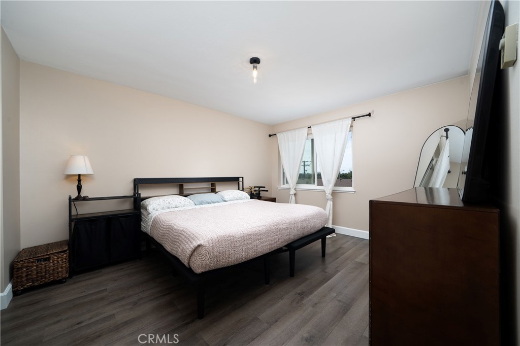 12200 Montecito Road, Unit D312 Seal Beach, CA 90740 - Photo 11 of 29 Primary Bedroom with private bathroom