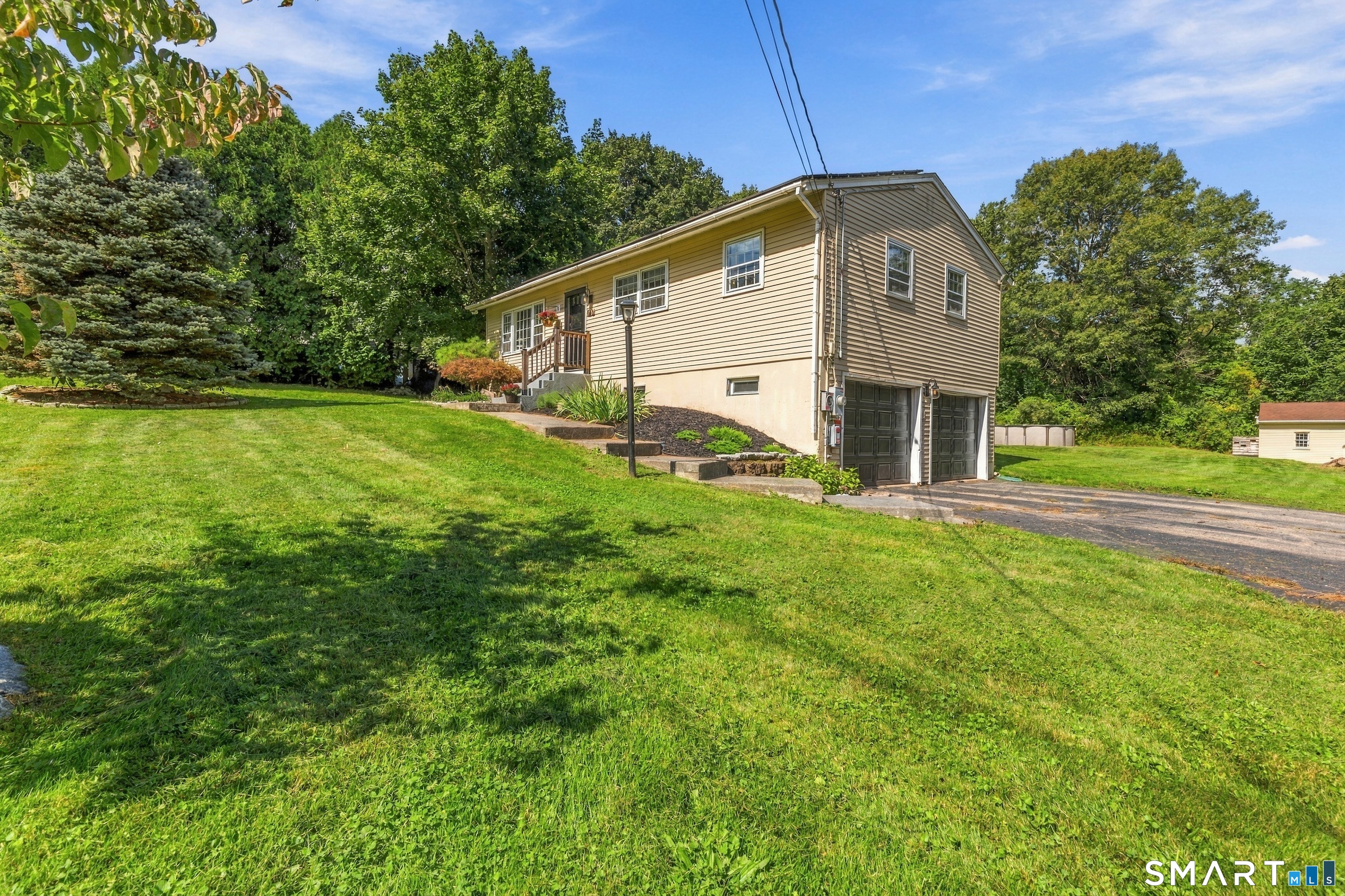 113 Old Jewett City Road Preston, CT 06365 - Photo 3 of 40 Gallery Image 3