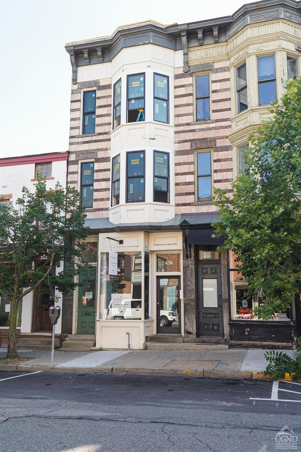 438 Warren Street Hudson, NY 12534 - Photo 18 of 21 front view of a building