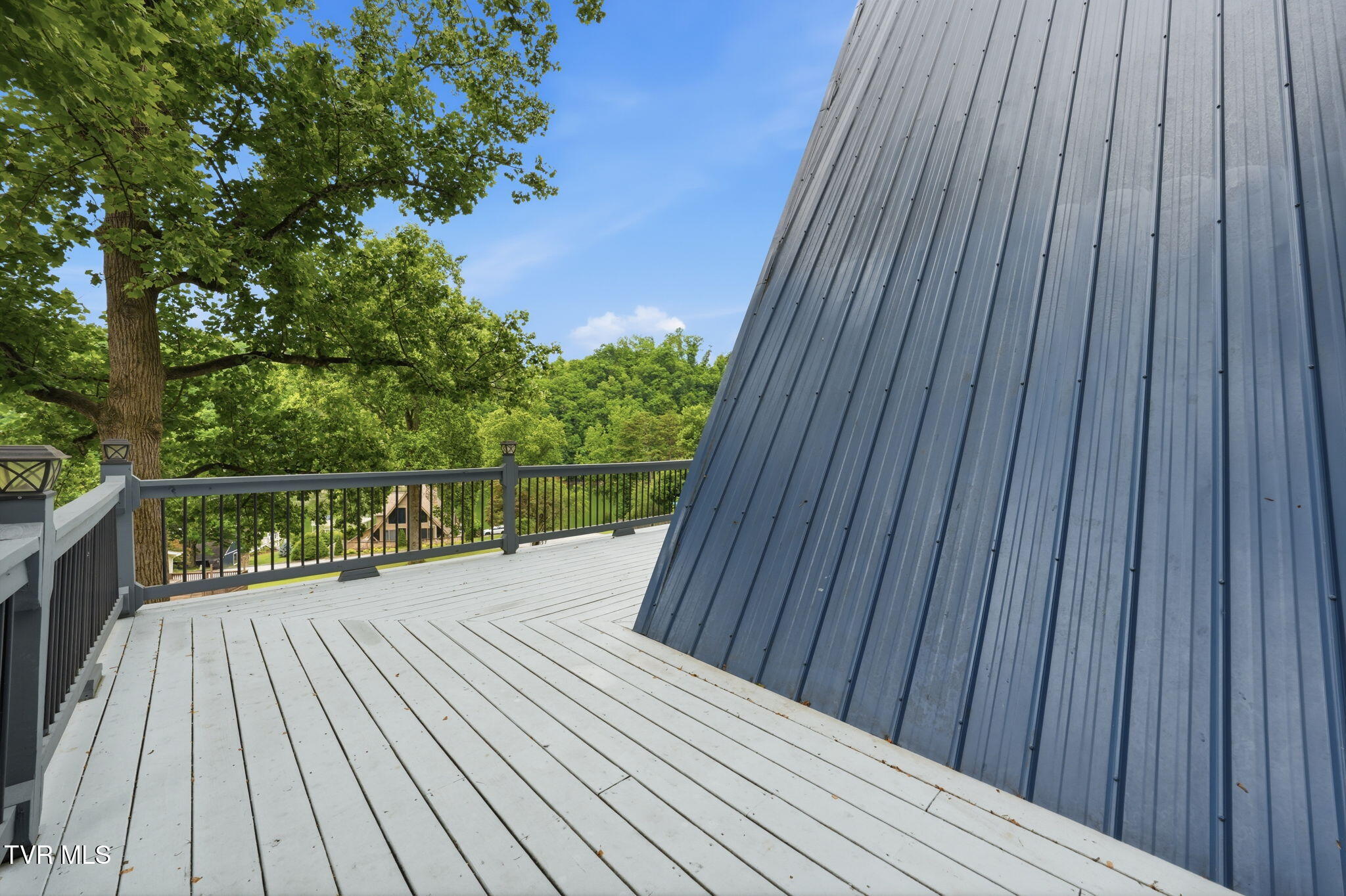 440 Lakeshore Road Bluff City, TN 37618 - Photo 41 of 56 5-web-or-mls-013_DSC01002