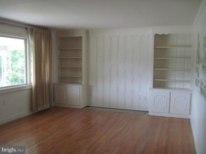 110 East Ridgely Road Lutherville-Timonium, MD 21093 - Photo 3 of 7 Living Room