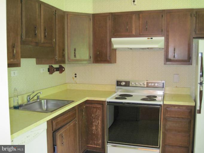 110 East Ridgely Road Lutherville-Timonium, MD 21093 - Photo 4 of 7 Kitchen