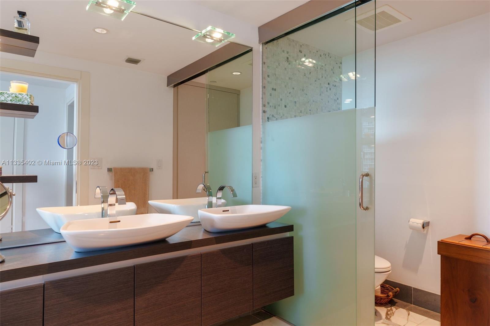 200 Biscayne Blvd Way, Unit 1404 Miami, FL 33131 - Photo 14 of 32 a bathroom with a sink and a mirror