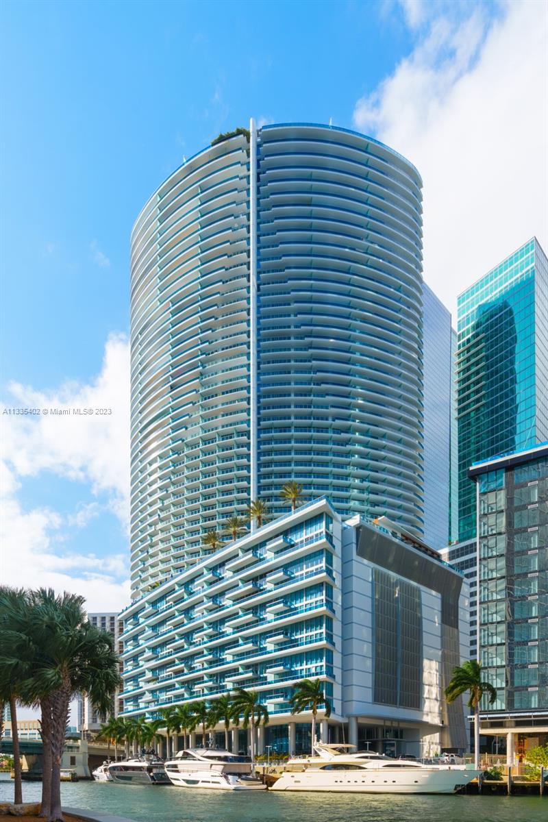 200 Biscayne Blvd Way, Unit 1404 Miami, FL 33131 - Photo 3 of 32 a front view of a building with parking space