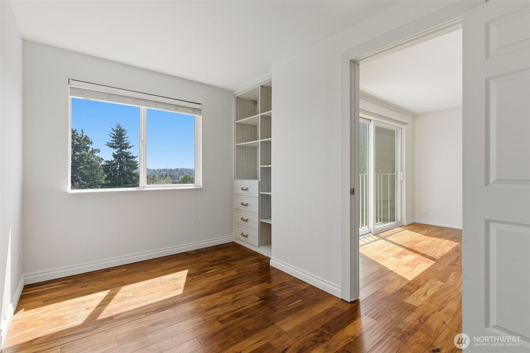 800 North Allen Place, Unit 401 Seattle, WA 98103 - Photo 16 of 32
