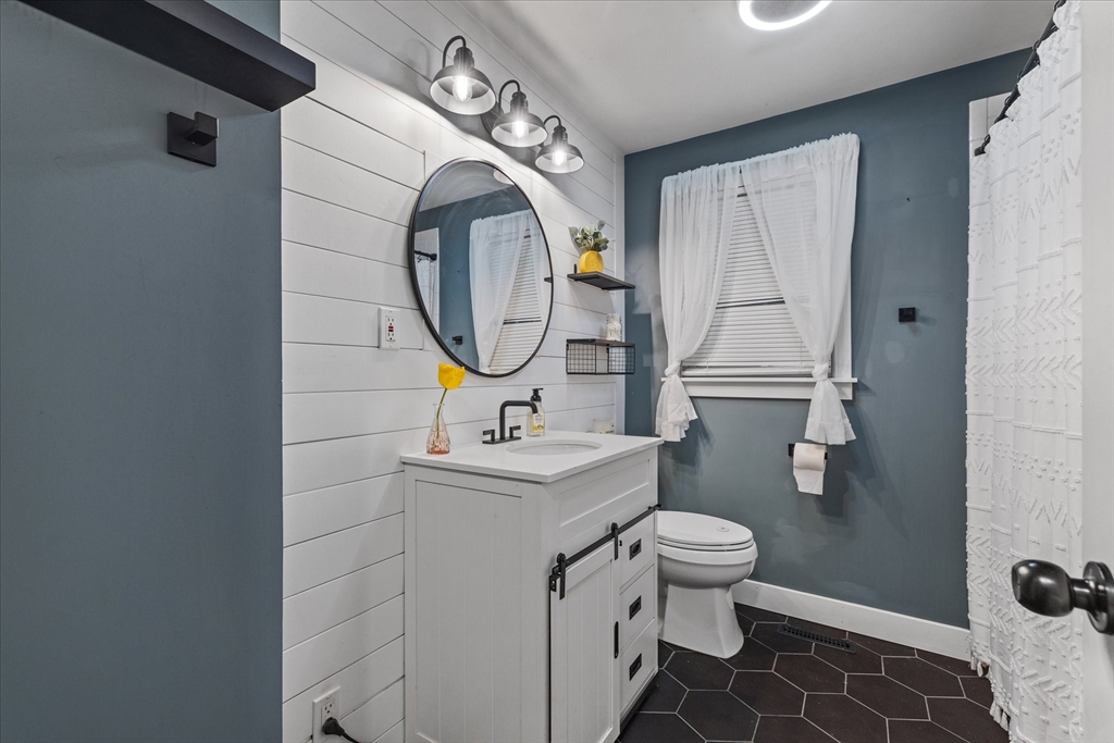44 Lower Westfield Road Holyoke, MA 01040 - Photo 18 of 37