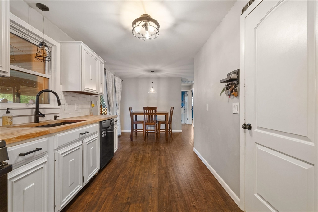 44 Lower Westfield Road Holyoke, MA 01040 - Photo 4 of 37