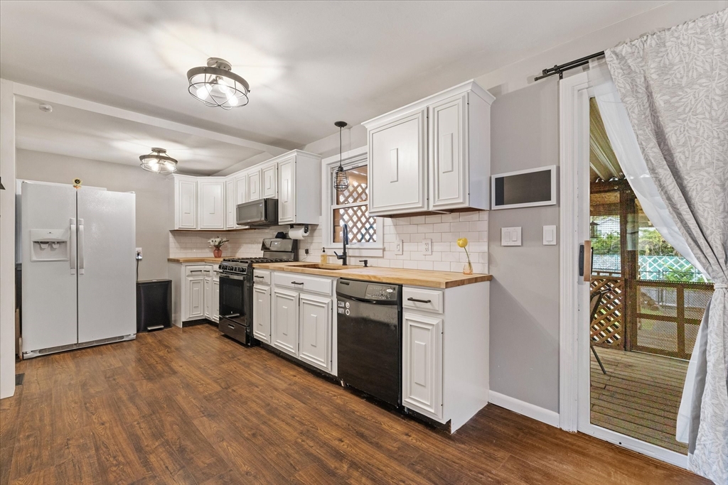 44 Lower Westfield Road Holyoke, MA 01040 - Photo 5 of 37