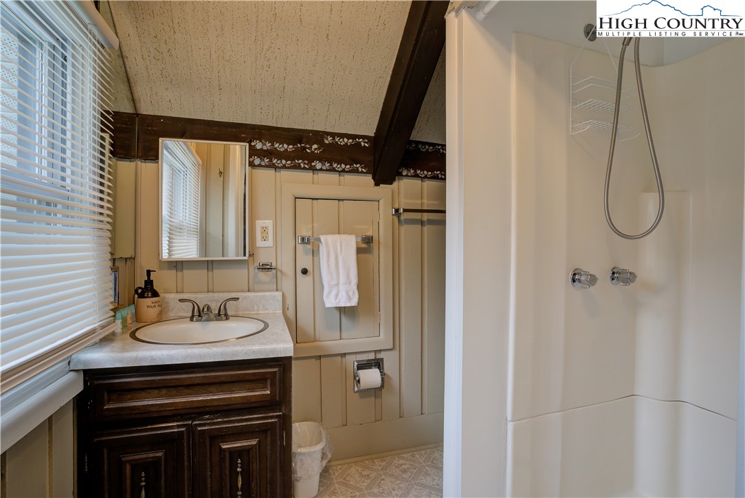 105 North Pinnacle Ridge Road, Unit 5 Beech Mountain, NC 28604 - Photo 25 of 35 a bathroom with a sink vanity and a mirror