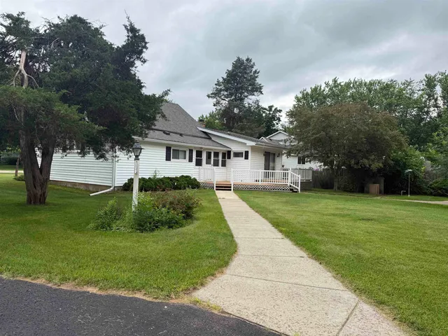 $235,000 | 109 South 1st Street, Avoca, WI 53506