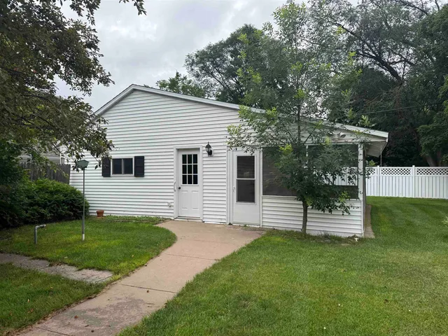 $235,000 | 109 South 1st Street, Avoca, WI 53506