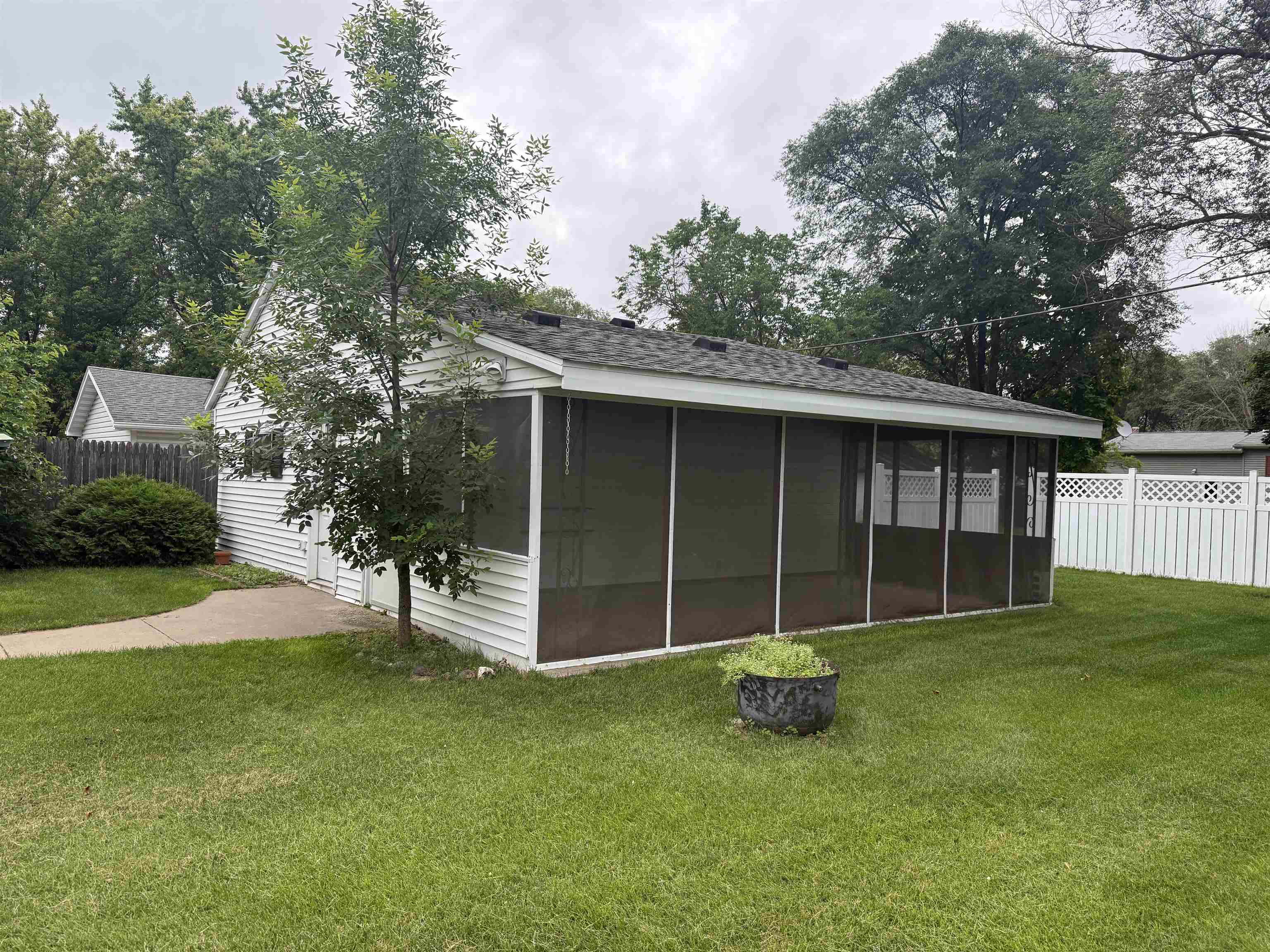 109 South 1st Street Avoca, WI 53506 - Photo 9 of 51