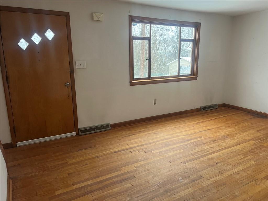 1020 Poe Street Vandergrift, PA 15690 - Photo 12 of 16