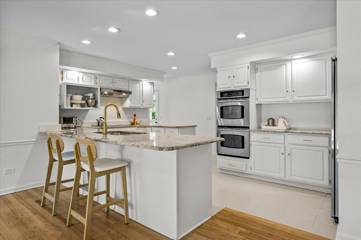 110 East Sheridan Road Lake Bluff, IL 60044 - Photo 10 of 44